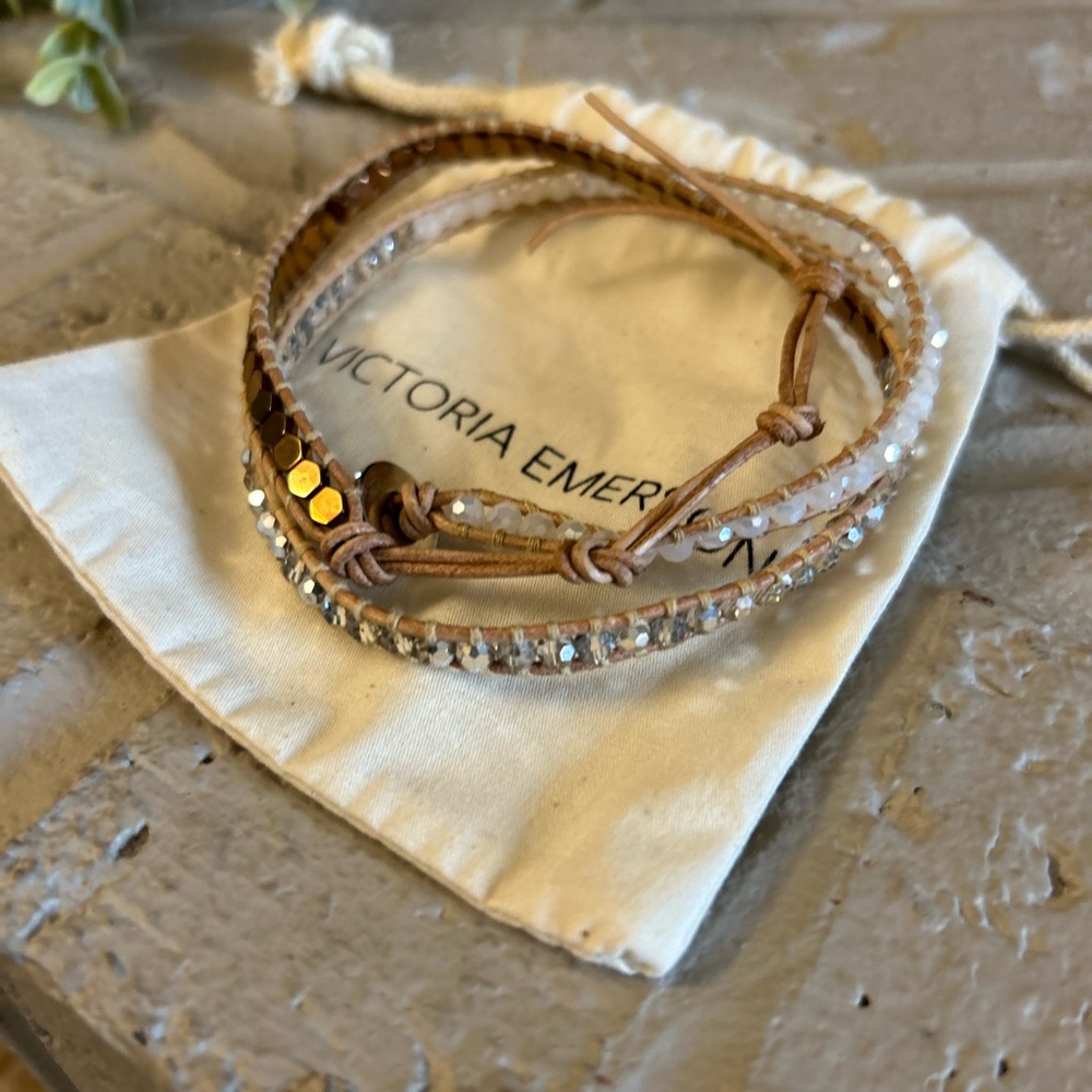 VICTORIA EMERSON 20” wrap bracelet